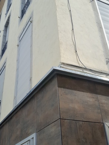 Pose d'une couvertine en zinc sur vitrine - Saint Girons 