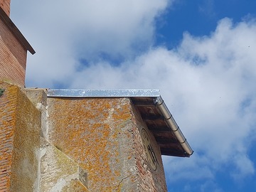 Réalisation d'une charpente ondulée sur une église